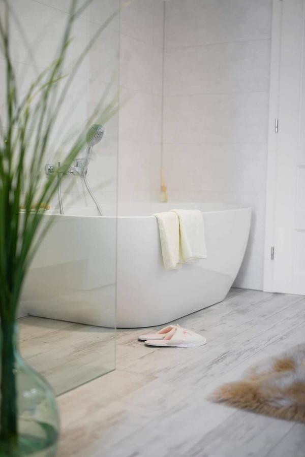 Bl - The Penthouse, 24Hr Self Check-In, 2 Bedrooms, Fireplace, Ac, Panoramic View From Main Balcony, 3-Minute Walk To City Center Banská Bystrica Extérieur photo