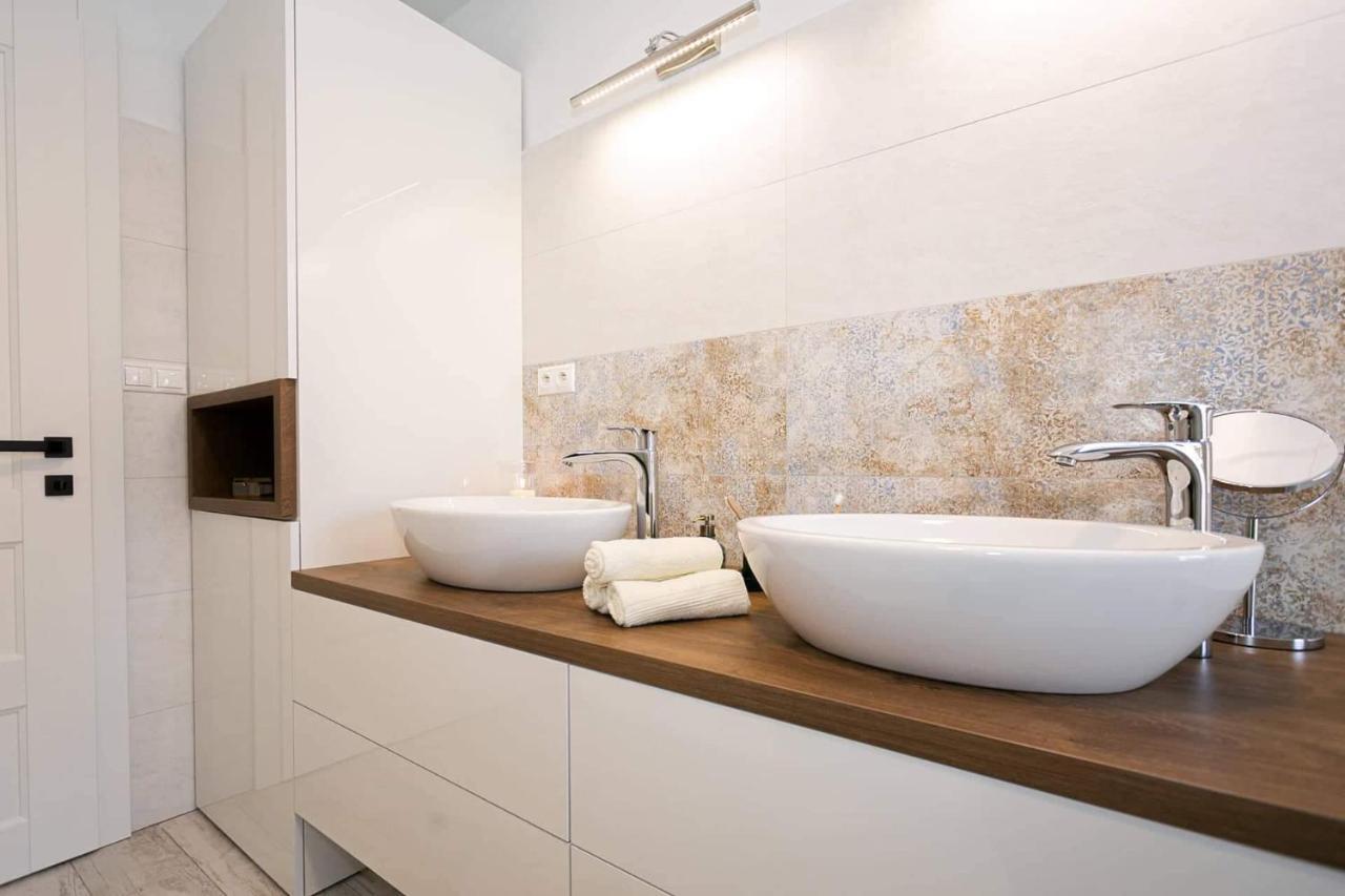 Bl - The Penthouse, 24Hr Self Check-In, 2 Bedrooms, Fireplace, Ac, Panoramic View From Main Balcony, 3-Minute Walk To City Center Banská Bystrica Extérieur photo